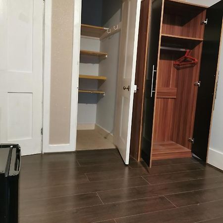 Neat Double Room Londra Dış mekan fotoğraf