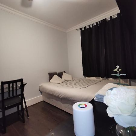 Neat Double Room Londra Dış mekan fotoğraf