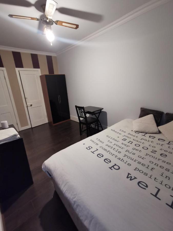 Neat Double Room Londra Dış mekan fotoğraf